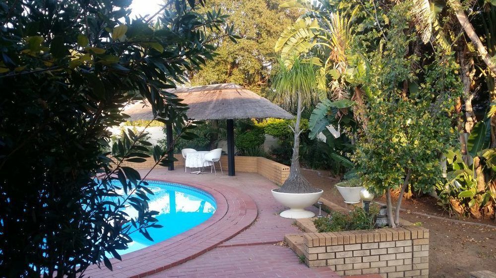 Sollunaa Guesthouse Sandton Exterior photo