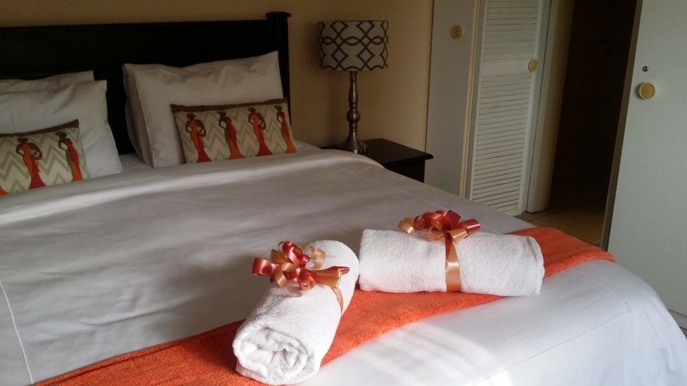 Sollunaa Guesthouse Sandton Exterior photo